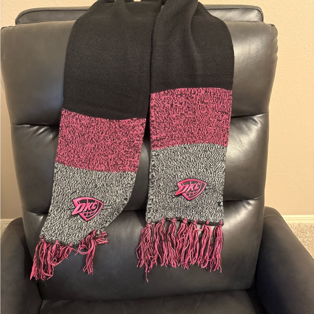 OKC Thunder Black and Pink Knit Scarf